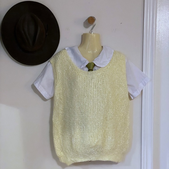 Vintage hand knit soft yellow oversized scoop neck sweater vest - Picture 4 of 11
